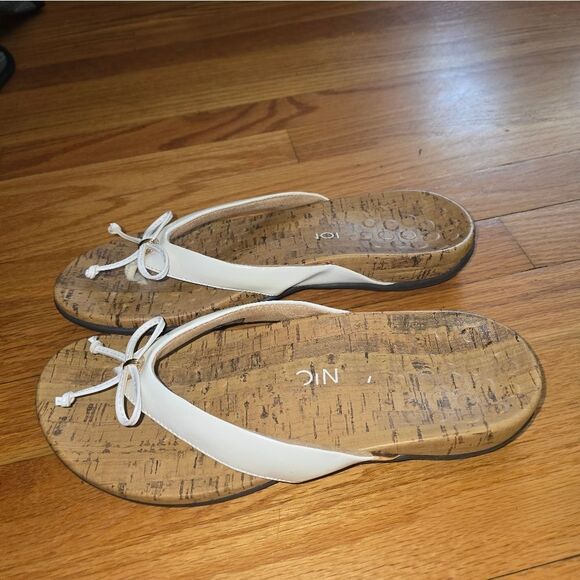 Vionic Cassie White Sandals Womans Size 10 Wide - Picture 3 of 6